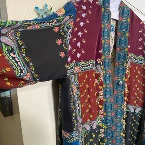 ❤️100% silk Johnny Was reversible Kimono❤️